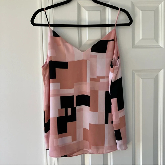 EUC Calvin Klein Women's Sleeveless Printed V-Neck Top Black / Desert Rose Med - Picture 7 of 12